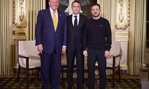 नोट्रे डेम समारोह से पहले पेरिस में वोलोडिमिर ज़ेलेंस्की और Donald Trump ने इमैनुएल मैक्रों से मुलाकात की
