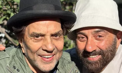 Sunny Deol ने अपने पिता के 89 साल पूरे होने पर मनमोहक थ्रोबैक तस्वीरें शेयर कीं