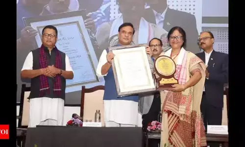 Assam के मुख्यमंत्री ने 31 साहित्यकारों को साहित्यिक पेंशन और पुरस्कार प्रदान किए Assam के मुख्यमंत्री ने 31 साहित्यकारों को साहित्यिक पेंशन और पुरस्कार प्रदान किए