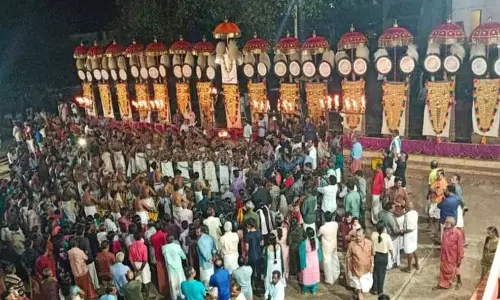 Kerala : अरट्टुपुझा मंदिर में हाथियों के बिना पूरम मनाया गया