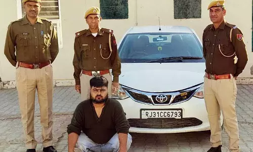 Punjab: हेरोइन के साथ युवक गिरफ्तार, चाचा फरार Punjab: हेरोइन के साथ युवक गिरफ्तार, चाचा फरार