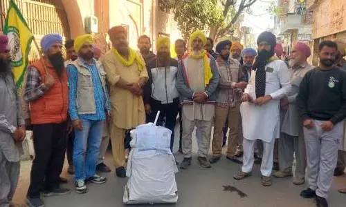 प्रधानमंत्री ने जले पर नमक छिड़कने का काम किया: Farmer प्रधानमंत्री ने जले पर नमक छिड़कने का काम किया: Farmer