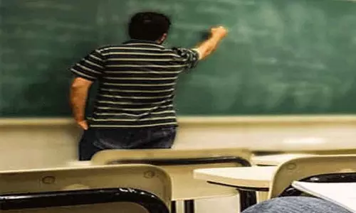 Editor: शिक्षक ने छात्र को मृत घोषित किया, अंतिम संस्कार में शामिल होने के लिए स्कूल से छुट्टी ले ली