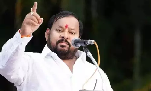 Shahaji Bapu Patil के भतीजे की कार पर पथराव का रहस्य बरकरार