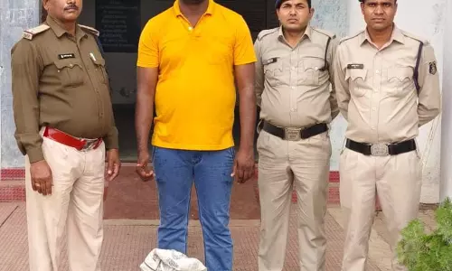 फैमली ढाबा में परोसी जा रही थी शराब, पुलिस ने मारी रेड फैमली ढाबा में परोसी जा रही थी शराब, पुलिस ने मारी रेड