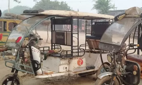Jammu Kashmir: चार्जिंग के लिए खड़े 2 ई रिक्शा की बैटरियां हुई चोरी,  जाँच में जुटी पुलिस