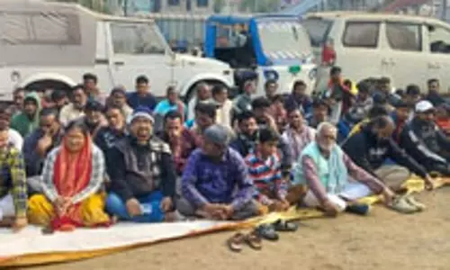 कारोबारी की हत्या के खिलाफ प्रदर्शन कारोबारी की हत्या के खिलाफ प्रदर्शन