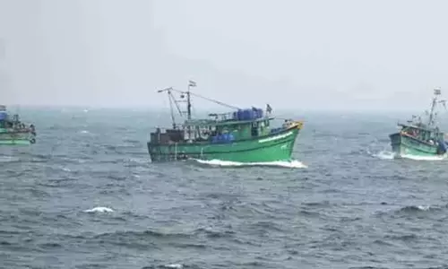 Sri Lankan Navy ने सीमा पार करने पर तमिलनाडु के 8 मछुआरों को हिरासत में लिया
