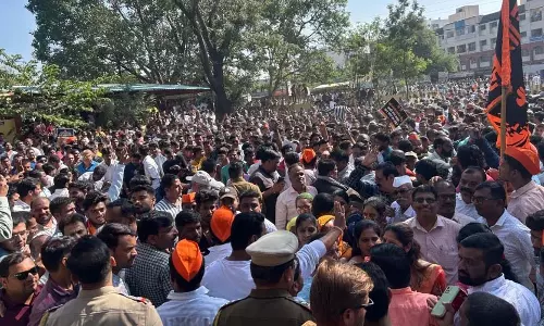 Nashik: युवक पर हमले के विरोध में हिंदूवादी संगठनों ने किया प्रदर्शन