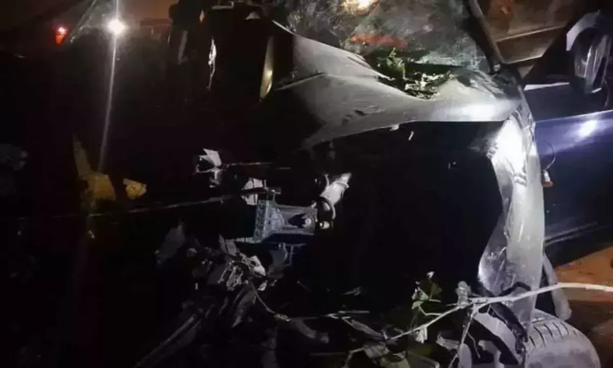 अडांकी-नरकटपल्ली राजमार्ग पर कार के पेड़ से टकराने से चार लोगों की मौत अडांकी-नरकटपल्ली राजमार्ग पर कार के पेड़ से टकराने से चार लोगों की मौत