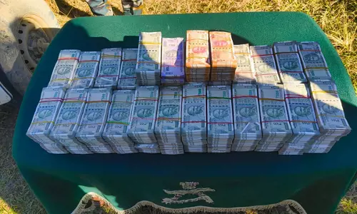 असम राइफल्स ने 1.24 करोड़ रुपये के अवैध नोट जब्त किए, Myanmar के नागरिक को किया गिरफ्तार