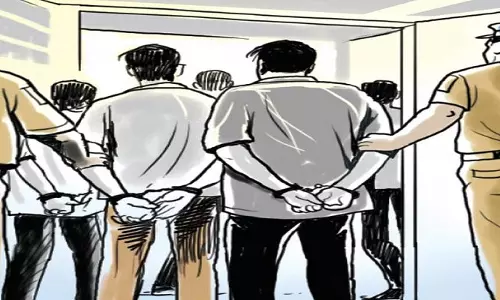 Palamu पुलिस ने डेढ़ माह बाद लूटकांड का किया खुलासा, चार अपराधी गिरफ्तार Palamu पुलिस ने डेढ़ माह बाद लूटकांड का किया खुलासा, चार अपराधी गिरफ्तार