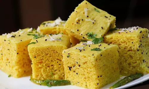 Spongy Dhokla बेहद आसान है रेसिपी
