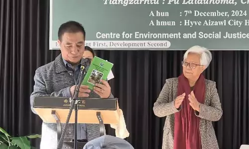 Mizoram: राइफल्स परिसर में वृक्ष, कार्बन भंडारण पर पुस्तक का विमोचन किया Mizoram: राइफल्स परिसर में वृक्ष, कार्बन भंडारण पर पुस्तक का विमोचन किया