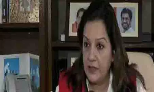 महायुति सरकार विधानसभा के फैसले को चुनौती देने वाले लोगों की आवाज दबाने की कोशिश कर रही: Priyanka Chaturvedi