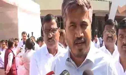 लोगों के मुद्दे उठाने के लिए शपथ लेना जरूरी था: NCP-SCP नेता रोहित पवार लोगों के मुद्दे उठाने के लिए शपथ लेना जरूरी था: NCP-SCP नेता रोहित पवार