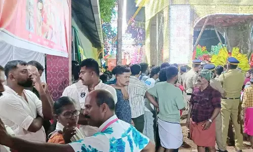 Kerala : उपाध्यक्ष और वार्ड सदस्य पर मंदिर उत्सव के दौरान पुलिस पर हमला करने का मामला दर्ज Kerala : उपाध्यक्ष और वार्ड सदस्य पर मंदिर उत्सव के दौरान पुलिस पर हमला करने का मामला दर्ज