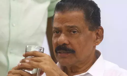 Kerala : एमवी गोविंदन के खिलाफ हाईकोर्ट में अवमानना याचिका दायर Kerala : एमवी गोविंदन के खिलाफ हाईकोर्ट में अवमानना याचिका दायर