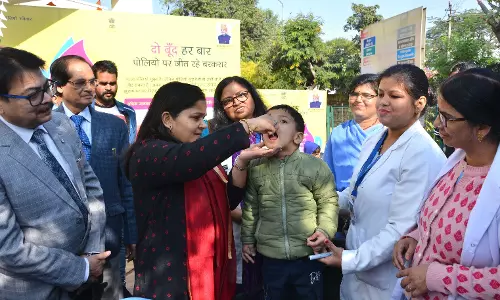 Jaipur: प्रमुख शासन सचिव ने बच्चों को दवा पिलाकर किया अभियान का शुभारम्भ Jaipur: प्रमुख शासन सचिव ने बच्चों को दवा पिलाकर किया अभियान का शुभारम्भ
