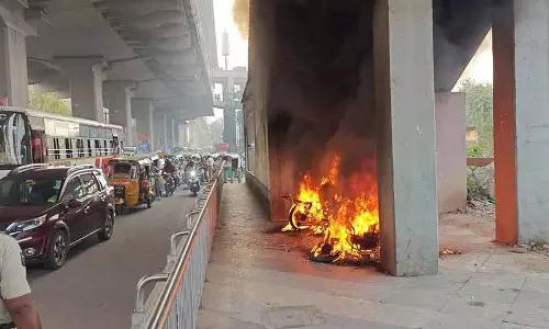 Malakpet मेट्रो स्टेशन पर बाइकों में आग लगाने वाला व्यक्ति पकड़ा गया