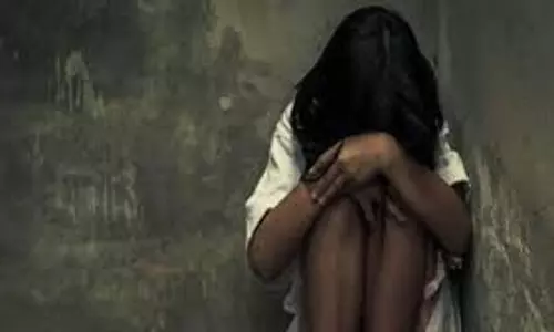 Bareilly: भतीजी ने चाची को पेड़ से बांध कर की गैंगरेप Bareilly: भतीजी ने चाची को पेड़ से बांध कर की गैंगरेप