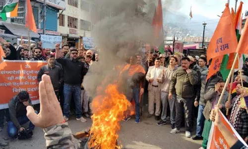 Jammu: बांग्लादेश में हिंदुओं पर अत्याचार के खिलाफ विरोध प्रदर्शन शुरू Jammu: बांग्लादेश में हिंदुओं पर अत्याचार के खिलाफ विरोध प्रदर्शन शुरू