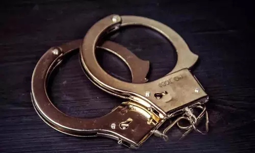 Nirmal में 8 वर्षीय बच्ची से बलात्कार के आरोप में 36 वर्षीय मछुआरा गिरफ्तार Nirmal में 8 वर्षीय बच्ची से बलात्कार के आरोप में 36 वर्षीय मछुआरा गिरफ्तार