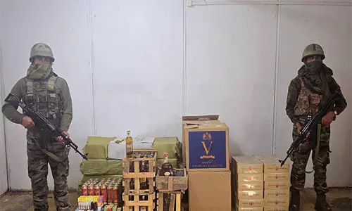 Assam Rifles और लैंड कस्टम्स स्टेशन ने विदेशी मूल का प्रतिबंधित सामान किया जब्त Assam Rifles और लैंड कस्टम्स स्टेशन ने विदेशी मूल का प्रतिबंधित सामान किया जब्त