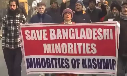 Bangladesh में हिंदुओं पर हमलों के खिलाफ प्रदर्शन, प्रदर्शनकारियों ने वैश्विक हस्तक्षेप की मांग की Bangladesh में हिंदुओं पर हमलों के खिलाफ प्रदर्शन, प्रदर्शनकारियों ने वैश्विक हस्तक्षेप की मांग की