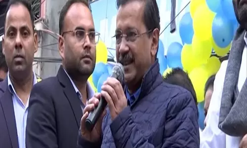 Kejriwal ने करोल बाग में पदयात्रा की, दिल्ली में बिगड़ती कानून व्यवस्था को लेकर भाजपा पर हमला बोला