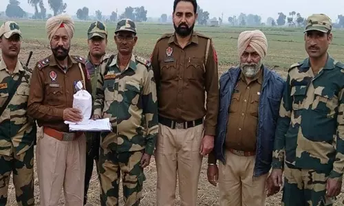 BSF और पंजाब पुलिस ने तरनतारन और गुरदासपुर में समन्वित सीमा अभियान में हेरोइन जब्त की