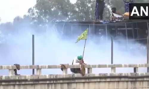 Farmers ने , विरोध प्रदर्शन से निपटने के सरकार के तरीके का किया विरोध Farmers ने , विरोध प्रदर्शन से निपटने के सरकार के तरीके का किया विरोध