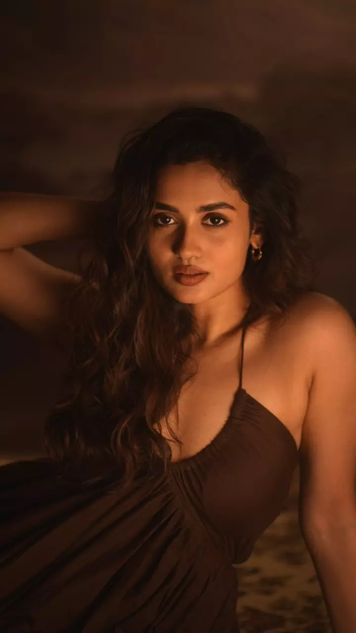 तेजु अश्विनी का ब्लैक हॉट लुक