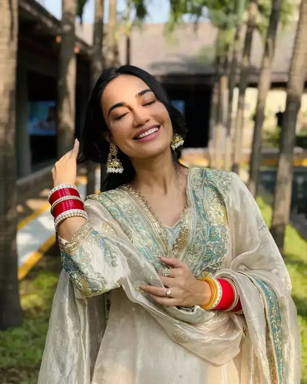 सुरभि ज्योति ने खूबसूरत सूट में