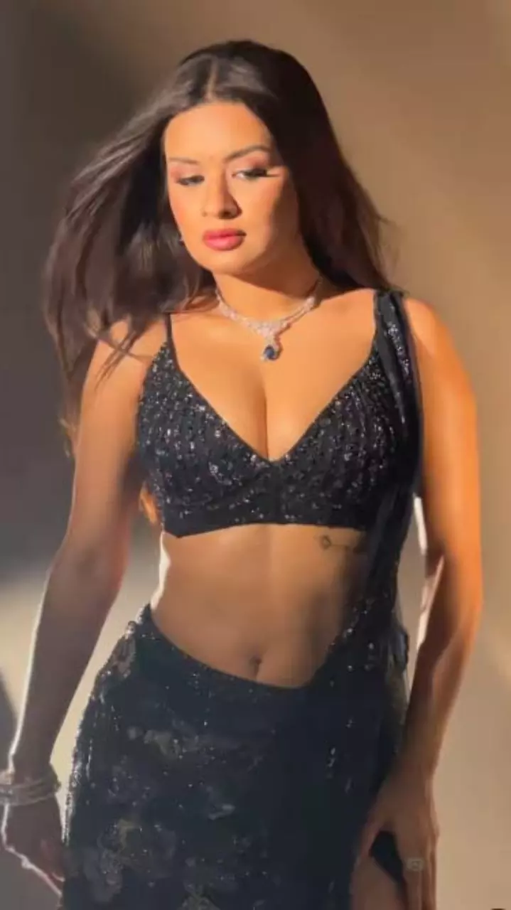 अवनीत कौर का देसी लुक