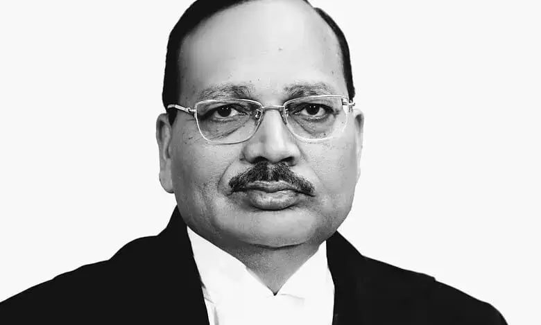 देश के हितों की रक्षा के लिए नागरिक विशेषज्ञों की सेना की जरूरत: SC judge