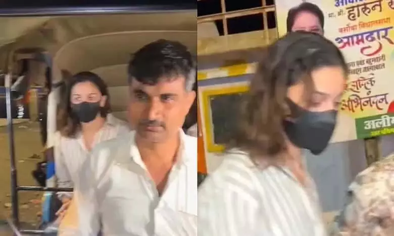 Alia Bhatt ने अपनी शानदार ड्राइविंग की जगह ली ऑटोरिक्शा की तेज सवारी