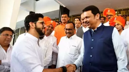 Fadnavis से मुलाकात की, विपक्ष के नेता और उपसभापति पद की मांग की