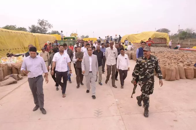 किसानों को राहत, धान उठाव की प्रक्रिया शुरू किसानों को राहत, धान उठाव की प्रक्रिया शुरू