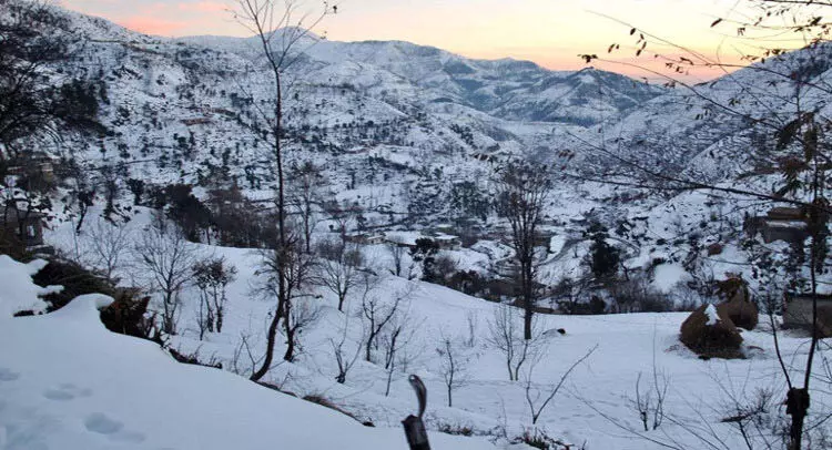 पहाड़ों पर बर्फबारी, एनसीआर में बारिश, बढ़ेगी ठंड, पारे में गिरावट शुरू