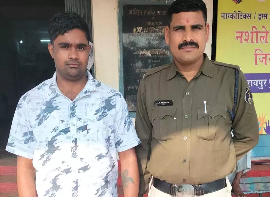 रायपुर: अपहरण की वारदात, फरार आरोपी गिरफ्तार रायपुर: अपहरण की वारदात, फरार आरोपी गिरफ्तार