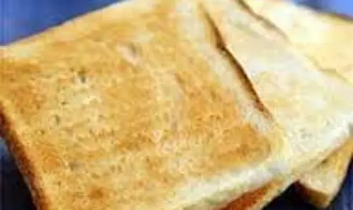 बनाना मिल्क टोस्ट : भरपूर एनर्जी और टेस्टी तो ट्राई करें