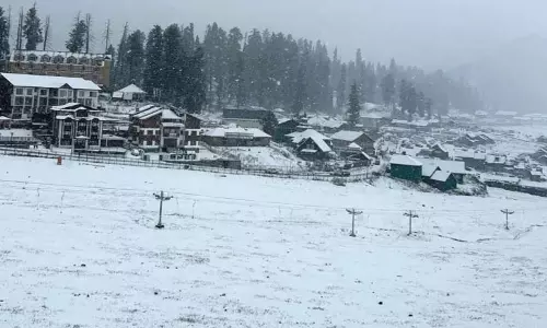 गुलमर्ग ताजा बर्फबारी से चमक उठा गुलमर्ग ताजा बर्फबारी से चमक उठा