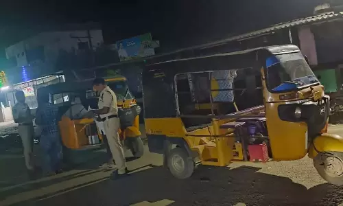 Andhra: पुलिस ने चलाया विशेष अभियान Andhra: पुलिस ने चलाया विशेष अभियान