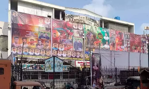 Sandhya theatre के मालिक और प्रबंधन पर भगदड़ का मामला दर्ज