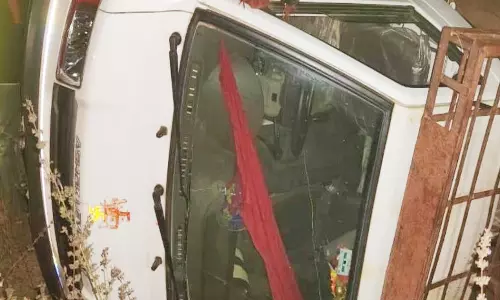 पिकअप पलटने से एक की मौत और 25 लोग घायल, घर लौट रहे थे पिकनिक मनाकर