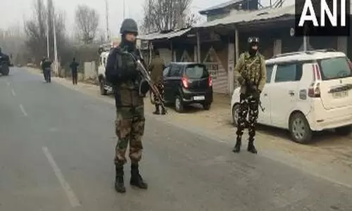 J-K: श्रीनगर-बारामुल्ला राष्ट्रीय राजमार्ग पर संदिग्ध बैग मिला J-K: श्रीनगर-बारामुल्ला राष्ट्रीय राजमार्ग पर संदिग्ध बैग मिला