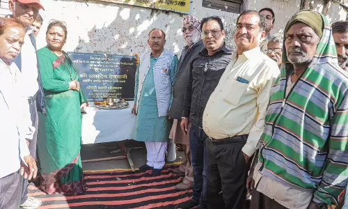 Jaipur: विधानसभा अध्यक्ष अजमेर में रावण की बगीची में नाली निर्माण कार्य का शुभारम्भ Jaipur: विधानसभा अध्यक्ष अजमेर में रावण की बगीची में नाली निर्माण कार्य का शुभारम्भ