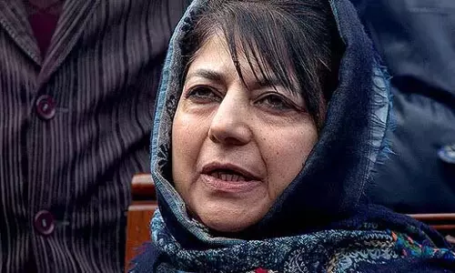 Mehbooba ने पुलिस एसआई पदों के उम्मीदवारों के लिए आयु में छूट की मांग की Mehbooba ने पुलिस एसआई पदों के उम्मीदवारों के लिए आयु में छूट की मांग की