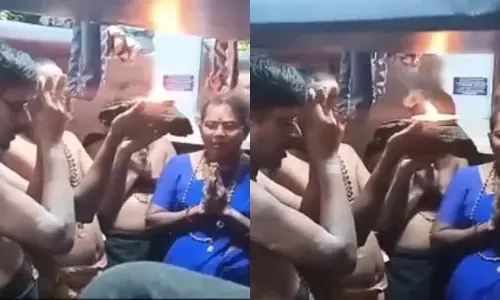 सलेम ट्रेन.. रिजर्वेशन कोच में तेलुगु में बात.. दग्नू कपूर लेते हुए.. सलेम ट्रेन.. रिजर्वेशन कोच में तेलुगु में बात.. दग्नू कपूर लेते हुए..